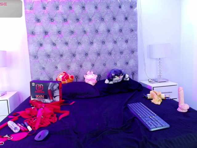Zoe-moon live cam on BongaCams