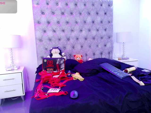 Zoe-moon live cam on BongaCams