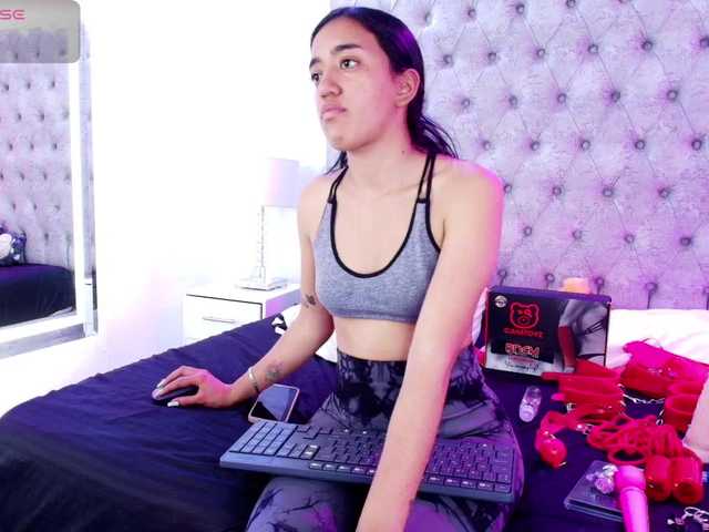 Zoe-moon live cam on BongaCams