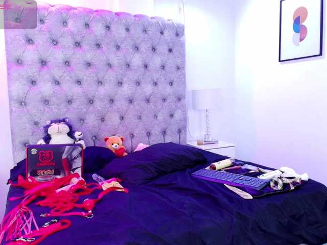 Zoe-moon live cam on BongaCams