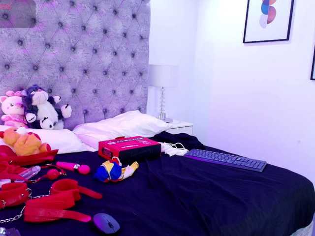 Zoe-moon live cam on BongaCams