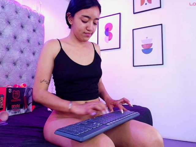 Zoe-moon live cam on BongaCams