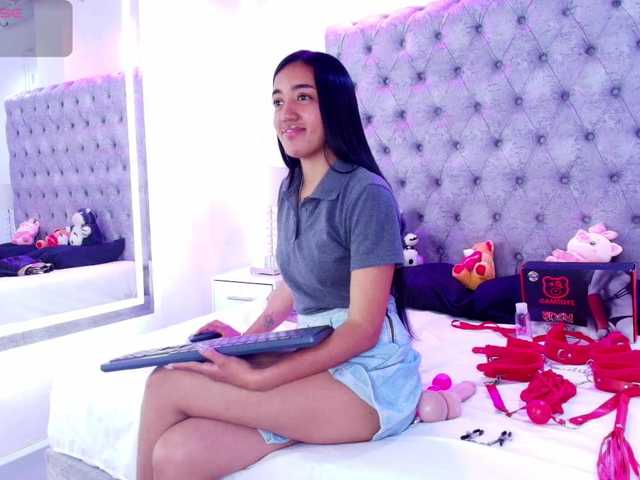 Zoe-moon live cam on BongaCams