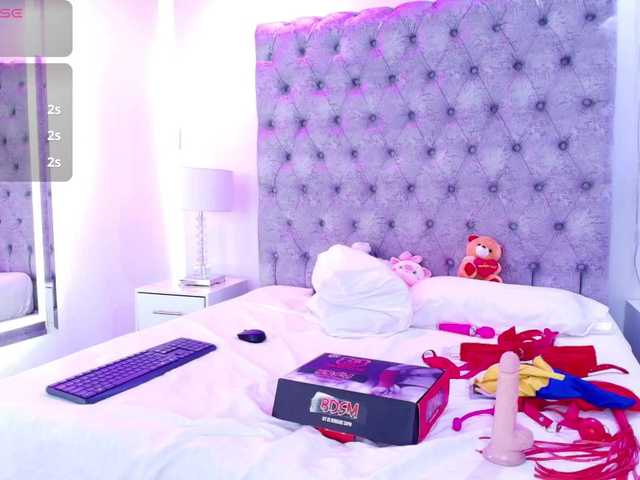 Zoe-moon live cam on BongaCams