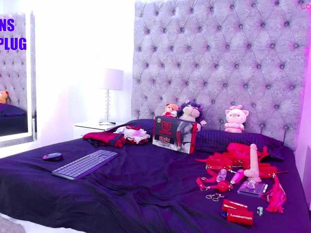 Zoe-moon live cam on BongaCams