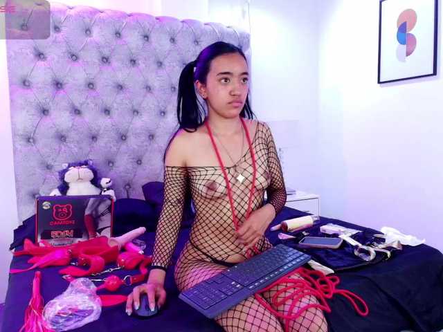 Zoe-moon live cam on BongaCams