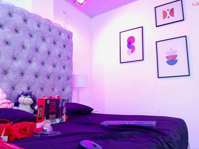 Zoe-moon live cam on BongaCams