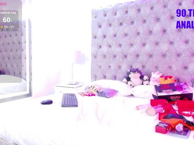 Zoe-moon live cam on BongaCams