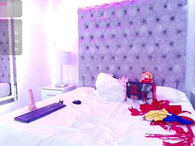 Zoe-moon live cam on BongaCams