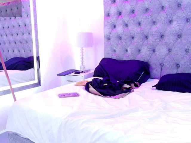 Zoe-moon live cam on BongaCams