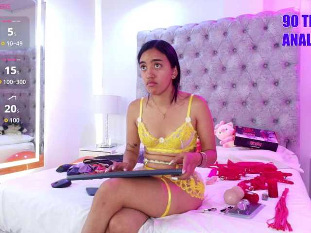 Zoe-moon live webcam show