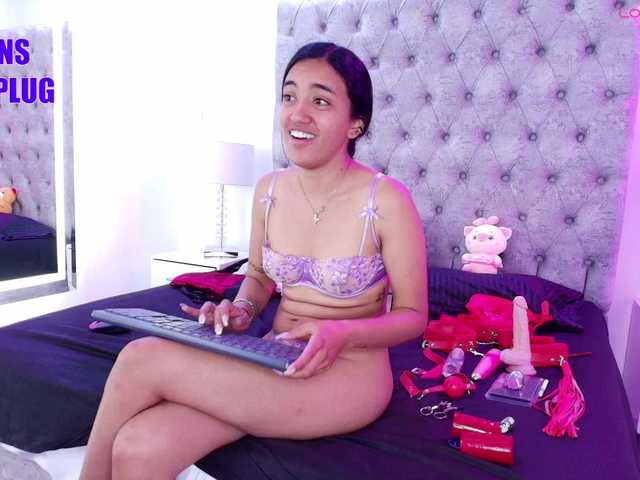 Zoe-moon live cam on BongaCams