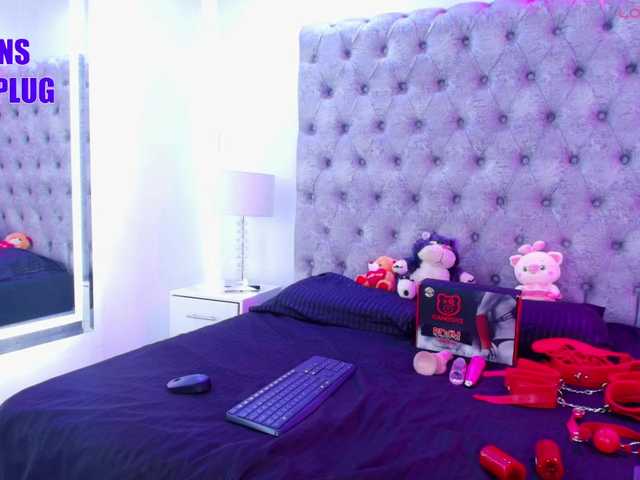 Zoe-moon live cam on BongaCams