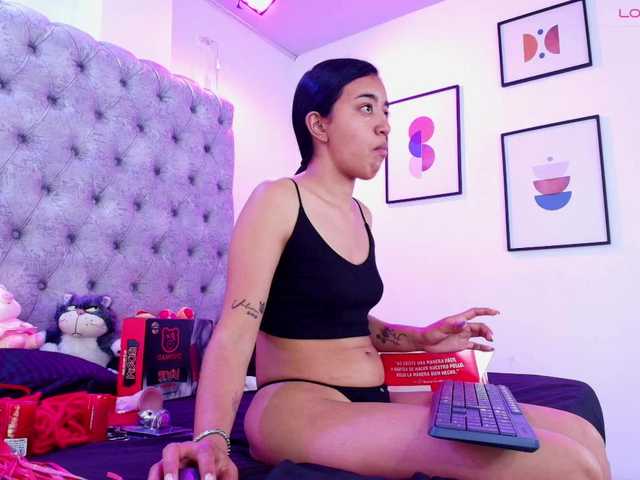 Zoe-moon live cam on BongaCams