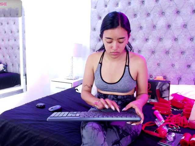 Zoe-moon live cam on BongaCams
