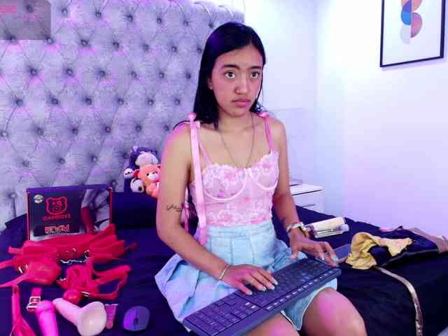 Zoe-moon webcam