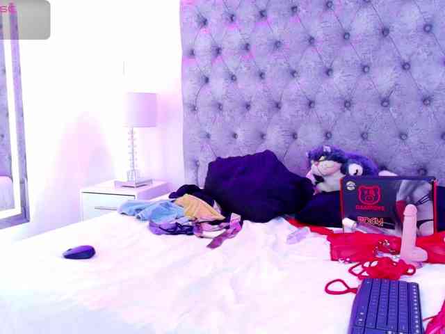 Zoe-moon webcam
