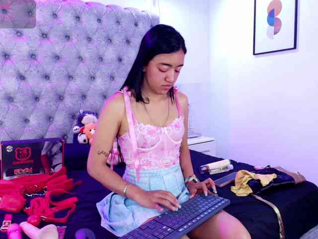 Zoe-moon webcam