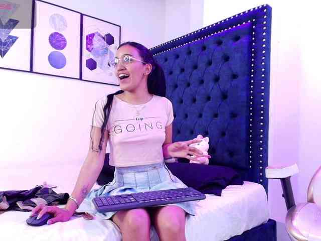 Zoe-moon webcam