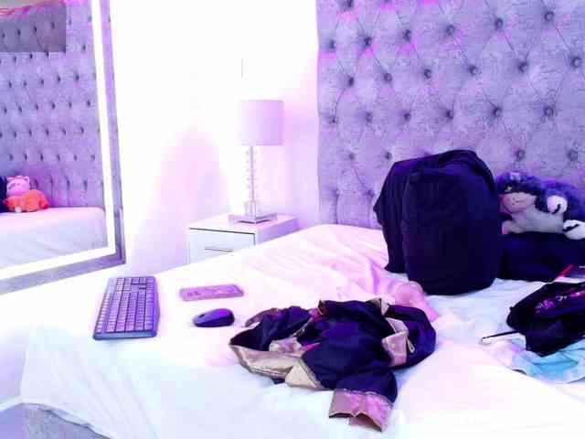 Zoe-moon webcam
