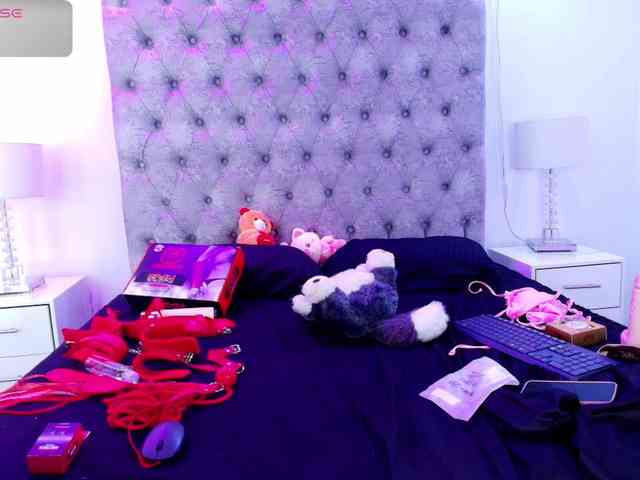Zoe-moon webcam