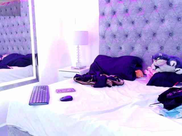 Zoe-moon webcam