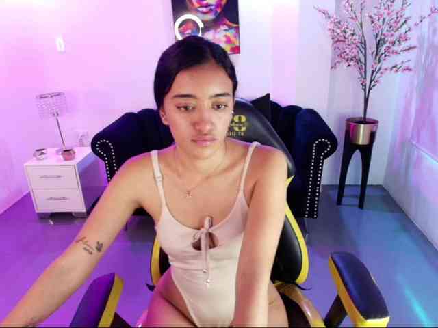Zoe-moon webcam