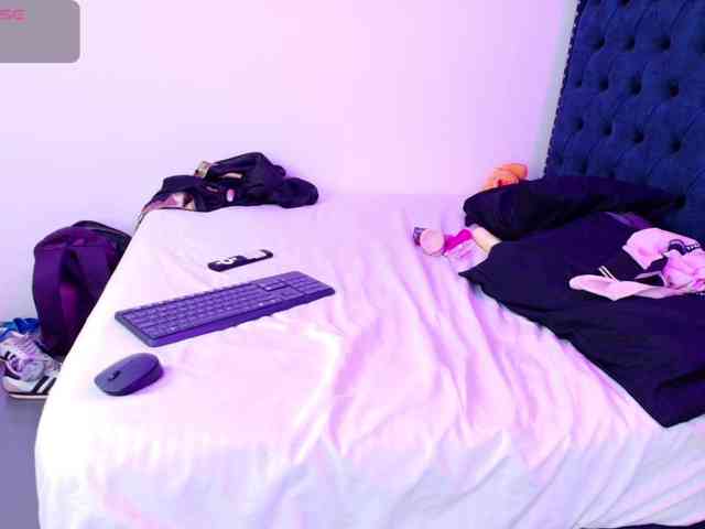 Zoe-moon webcam