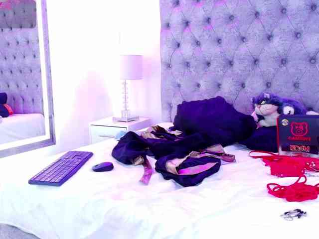 Zoe-moon webcam