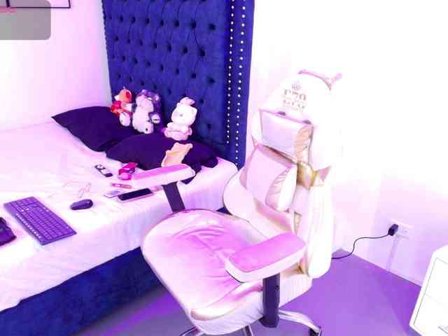 Zoe-moon webcam