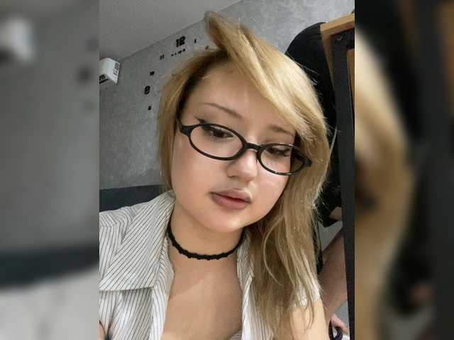  Blonde-mur chat room
