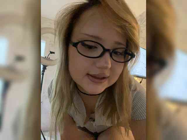 Blonde-mur webcam