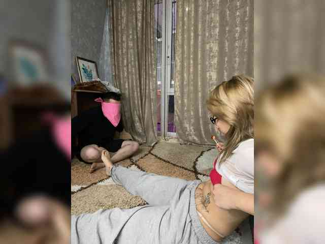 Blonde-mur webcam