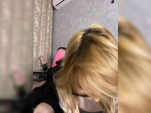 Blonde-mur webcam