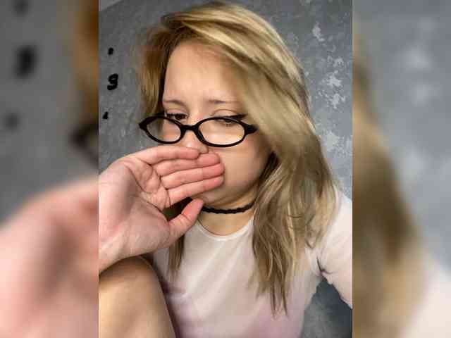 Blonde-mur webcam