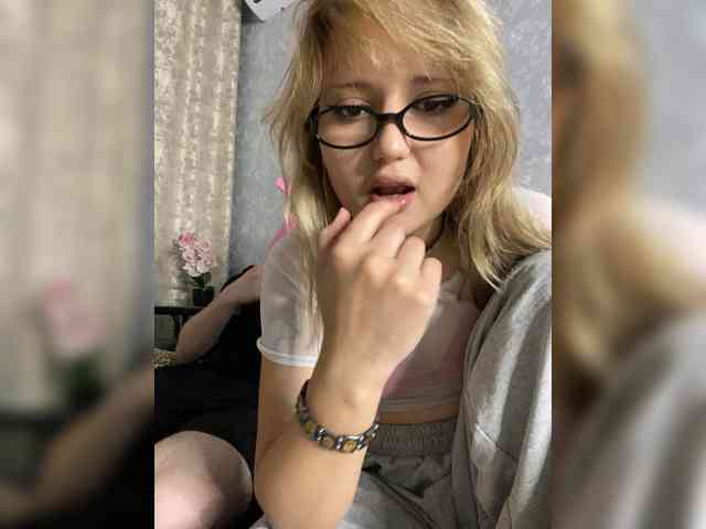 Blonde-mur webcam