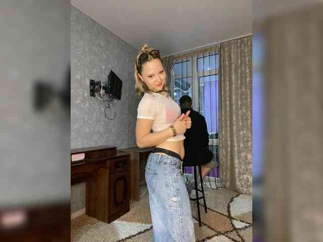 Blonde-mur webcam