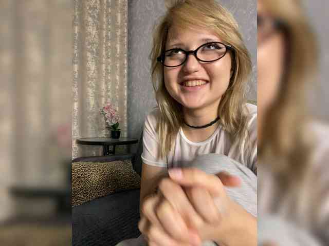 Blonde-mur webcam