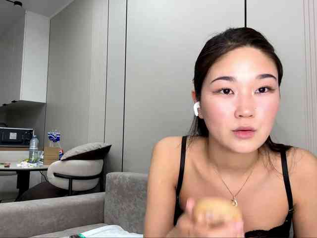 Model: very-hot-japanese-girl