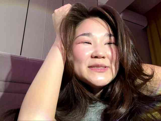 very-hot-japanese-girl webcam