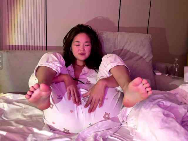 very-hot-japanese-girl webcam