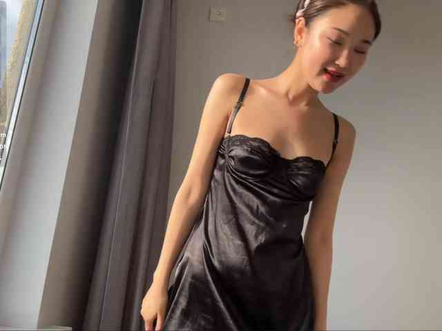 Model: very-hot-japanese-girl