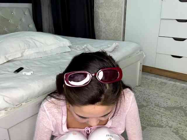 very-hot-japanese-girl webcam