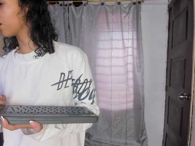 DaliaKhemu live cam on BongaCams