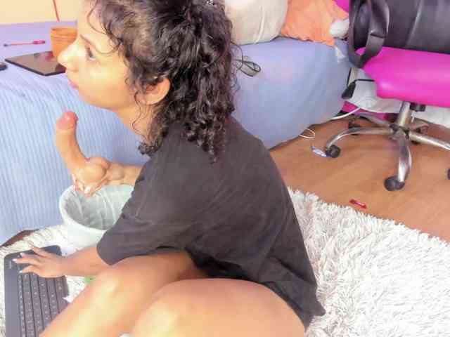 DaliaKhemu webcam