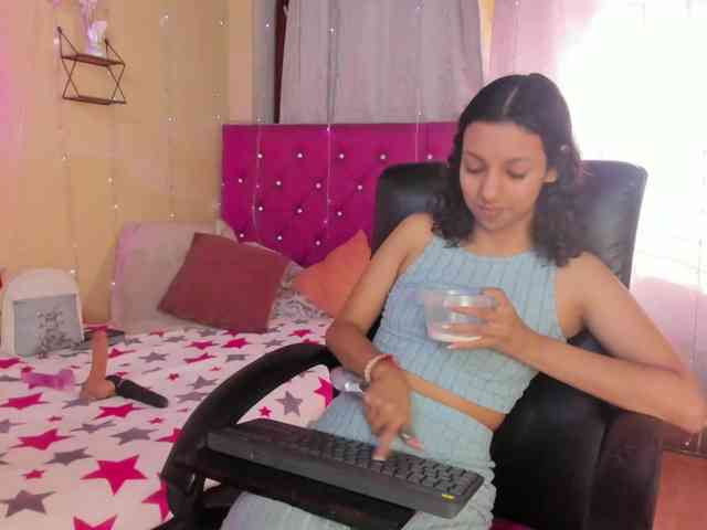 DaliaKhemu webcam