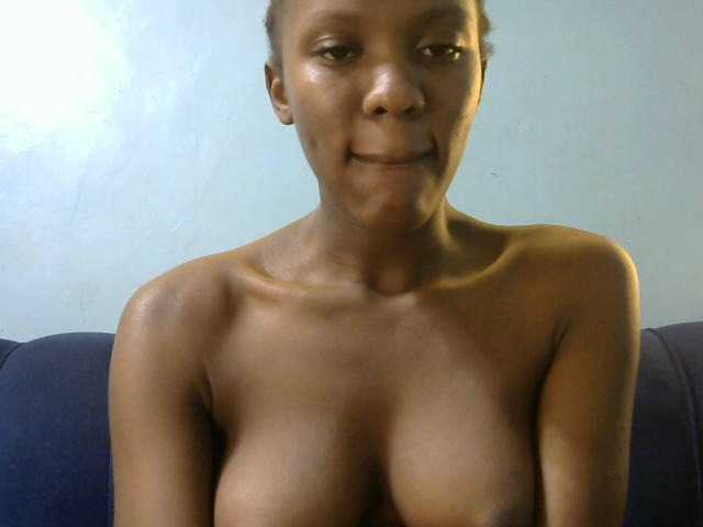 le modèle Trisha254 est en webcam porno dans un show sur le site bongacams, il possède les tags suivants: Ebony,Brunette,Trimmed