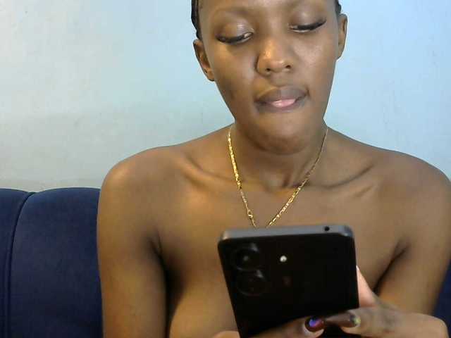 Trisha254 live cam on BongaCams