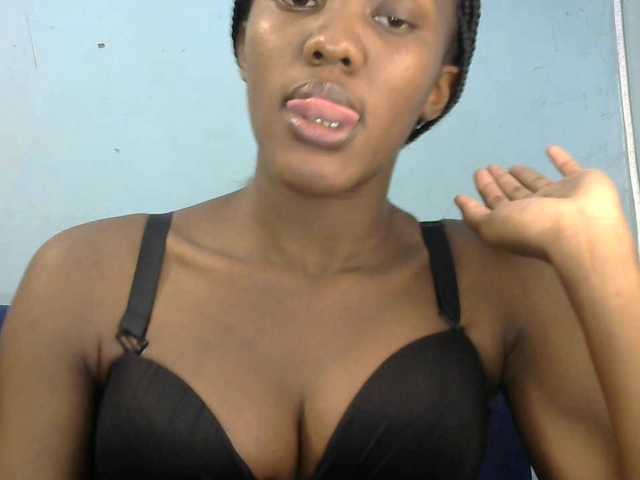 Trisha254 live cam on BongaCams