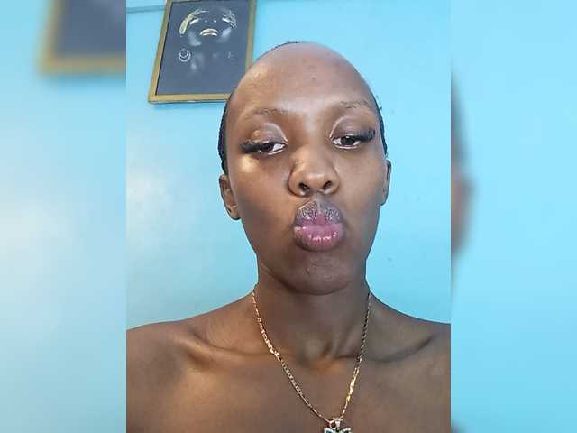 Trisha254 live cam on BongaCams